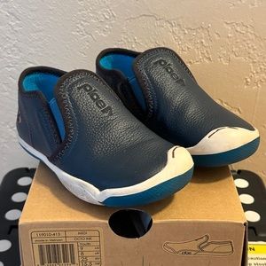 Kids Toddler Plae Migi slip on sneakers in Octo Ink blue size 9